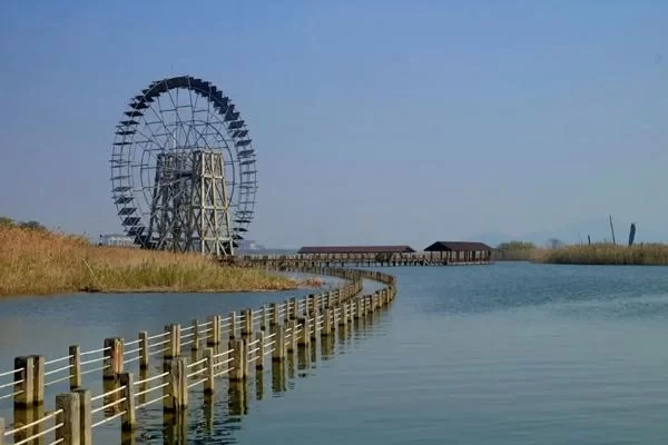 What are the best attractions in Suzhou Taihu Lake? 