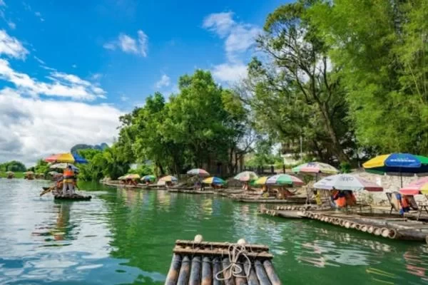 Which is better, Lijiang River Bamboo Raft or Yulong River Bamboo Raft? 