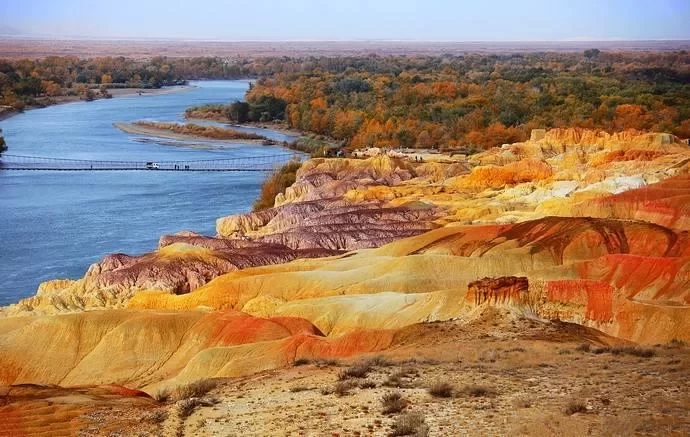 Xinjiang Wucaitan (Five-Colored Beach) on the Ertix River Travelogue