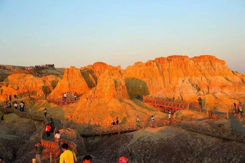 Xinjiang Wucaitan (Five-Colored Beach) on the Ertix River Travelogue 