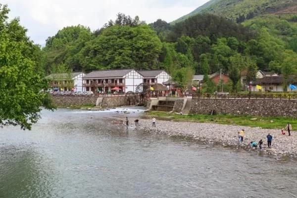 One-day Tour Route Strategy for Luojia Dam Ancient Town, Xixiang 