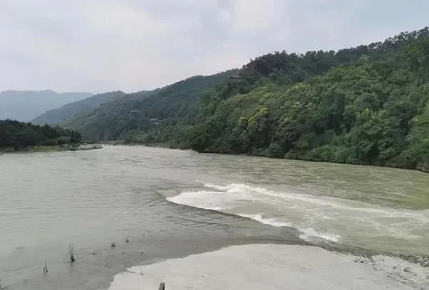 Dujiangyan Travel Guide 