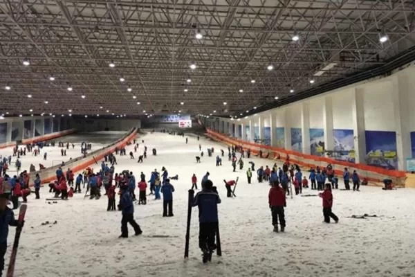 How Thick is the Snow and How Long Are the Slopes at the Shaoxing Qiao Bo Ski Resort?