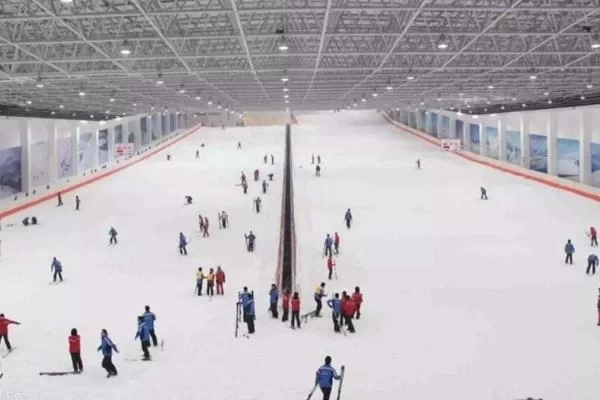 How Thick is the Snow and How Long Are the Slopes at the Shaoxing Qiao Bo Ski Resort? 