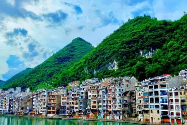 A One-Day Travel Guide to Zhenyuan Ancient Town