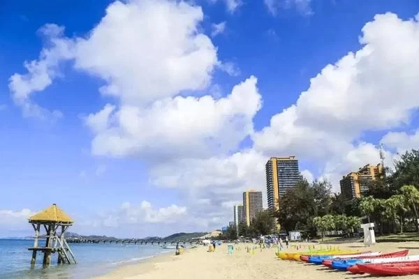 What are some fun tourist attractions in Huizhou Xunliao Bay?