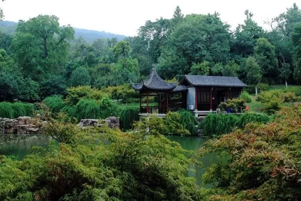 Where is the best place to hike in Suzhou in spring? 