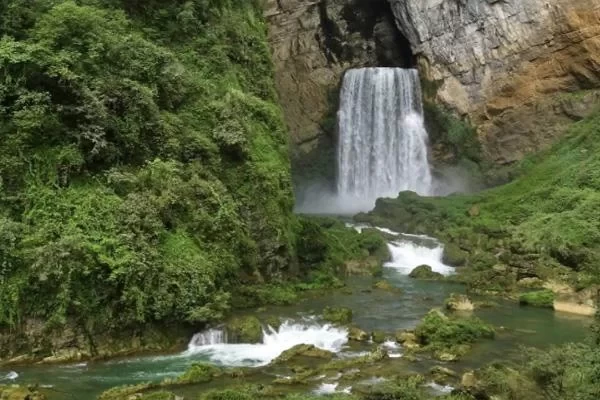 How to Get to Yangpi Cave Waterfall and Introduction to Yangpi Cave Waterfall in Guizhou 