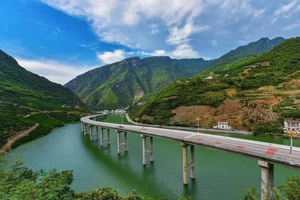 Hubei’s Most Beautiful Road Trip Guide