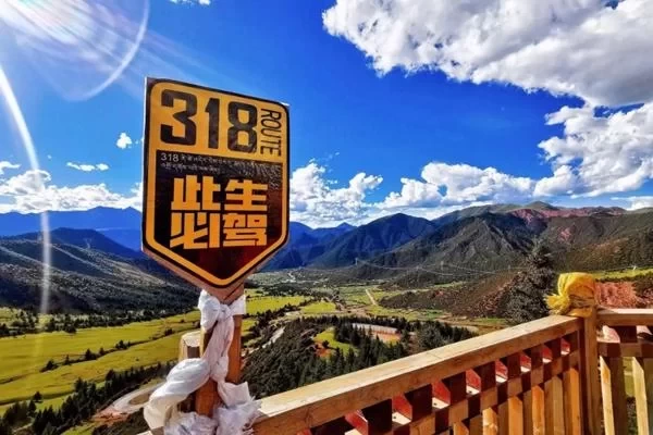 What to Pay Attention to When Driving the Sichuan-Tibet Highway: 5 Important Aspects 