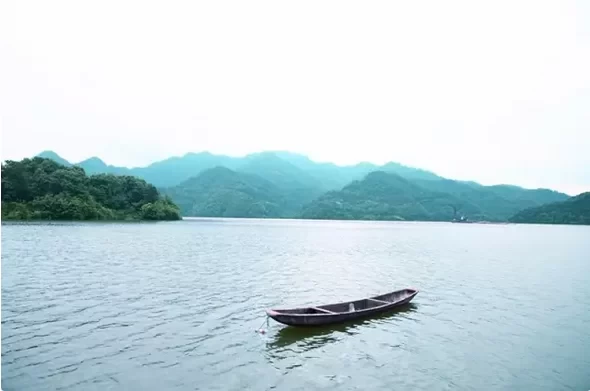 Is Tongji Lake in Pujiang Worth Visiting? Where Are the Best Photo Spots in Tongji Lake, Pujiang 