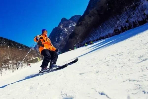 Opening Hours and Ticket Prices for Cuihua Mountain Ski Resort in Xi'an 