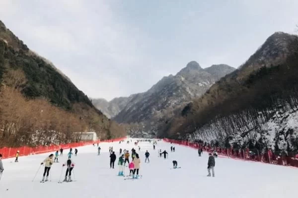 Opening Hours and Ticket Prices for Cuihua Mountain Ski Resort in Xi'an 